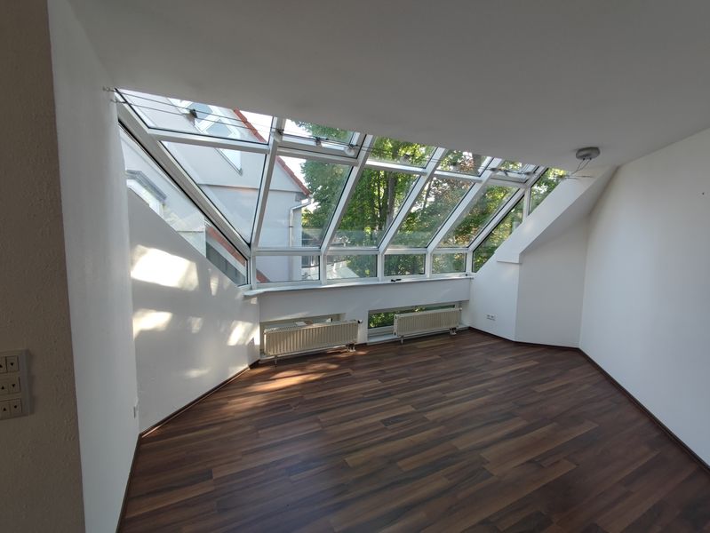 Sehr zentral: Helle 2,5-Zimmer-Wohnung in Leonberg